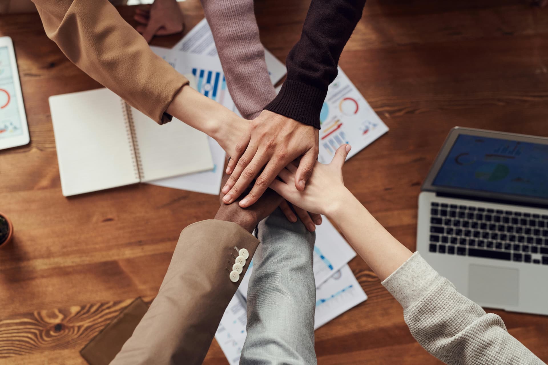 Employees applying microlearning knowledge