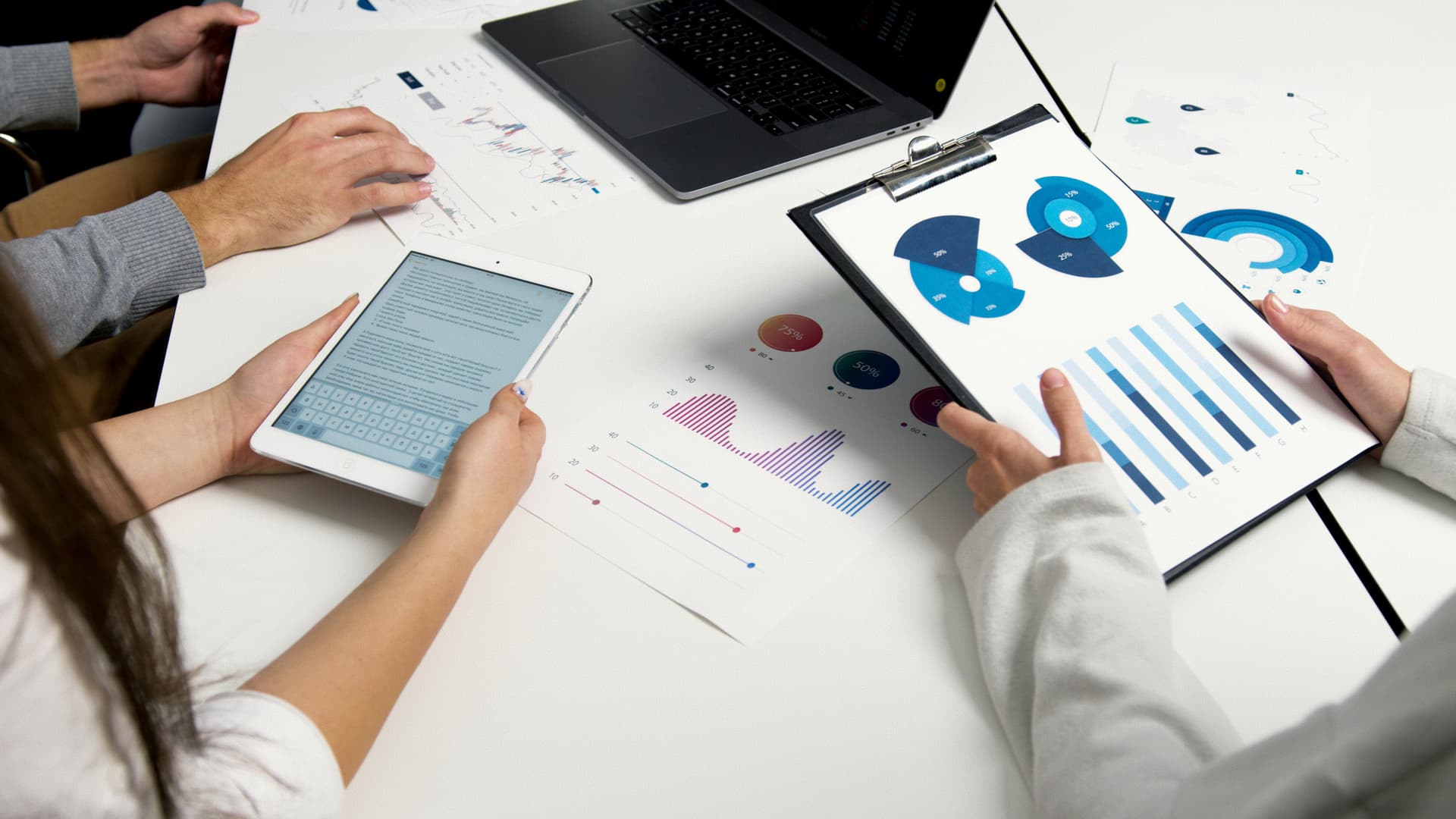 Social media for side hustle income